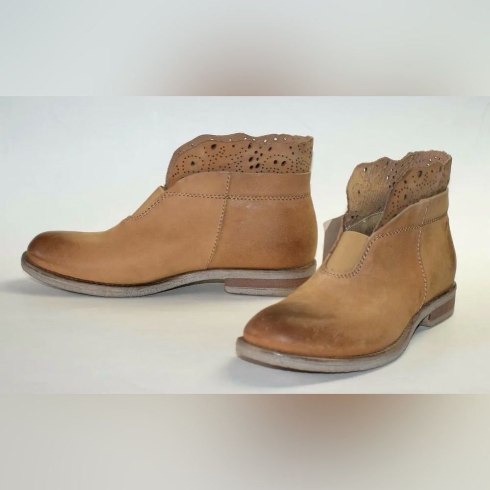 Sale weekend only Sundance factory wear cute boots size 40 9/9.5